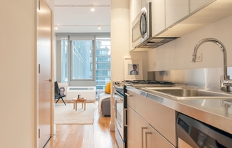 553 W 53 ST