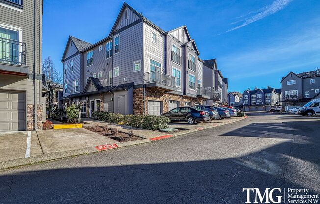 Beautiful Ground Level 1+br Condo ** Water/Sewer/Garbage Included **