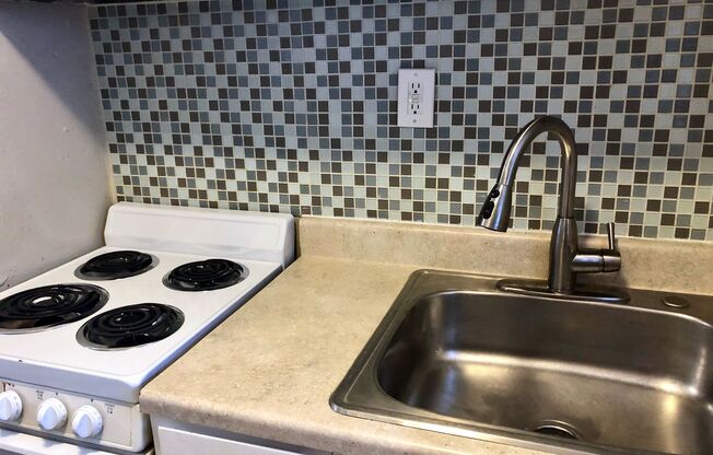 *** Modern & Charming Apartment in East End * Walk to Frick Park * Renovated * Available Now * our Today ***