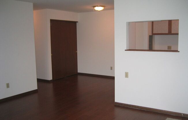 2 beds, 1 bath, $1,150, Unit 1510-04