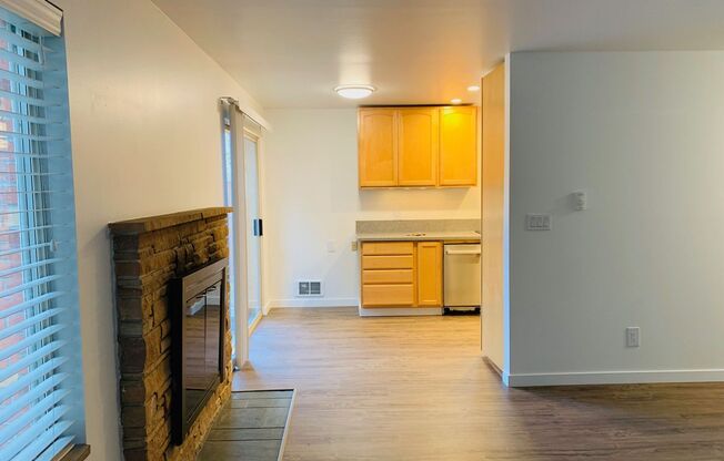 2 beds, 1 bath, 1,000 sqft, $2,150, Unit 524-02