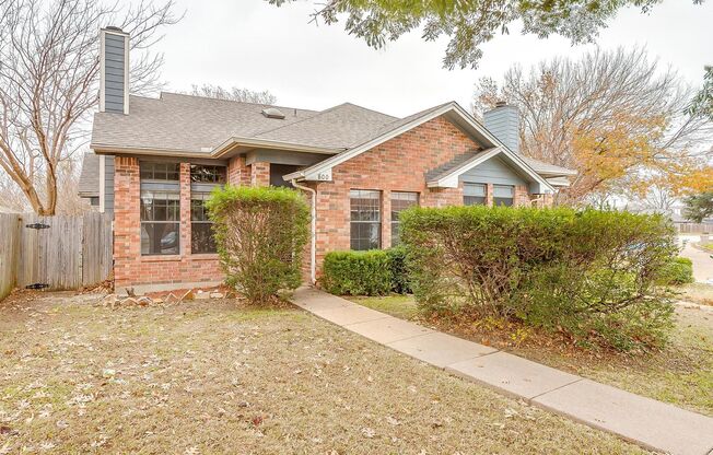 One Side of Very Nice Duplex S Arlington- 2 Bed, 2 Bath- 76001