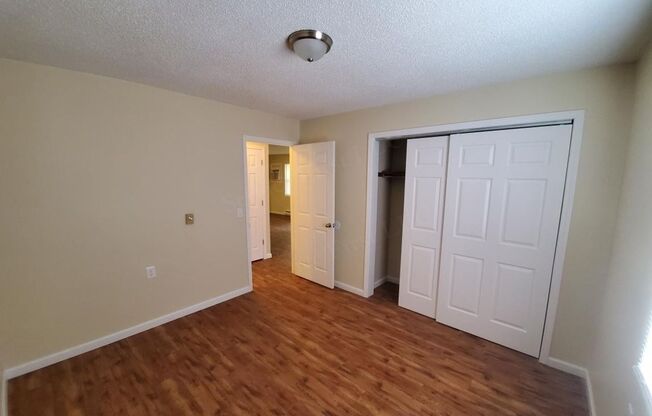 2 beds, 1 bath, 946 sqft, $695, Unit C-3