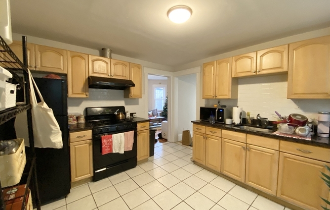 3 beds, 1 bath, $3,450, Unit 1