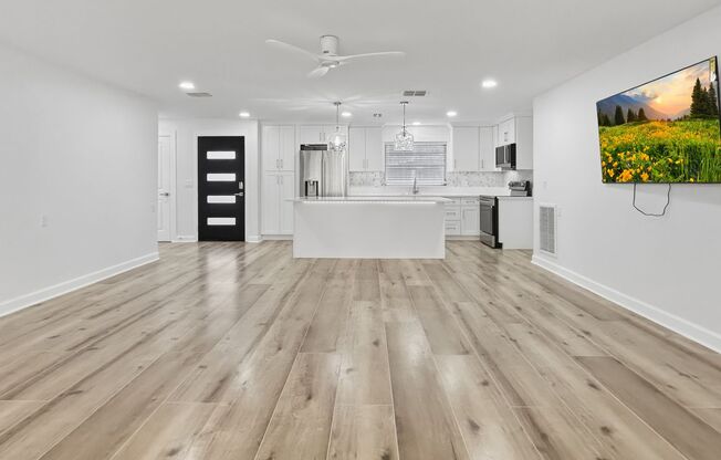 Amazing Indian Rocks Beach Waterfront Rental – Dock, Boat Lift & Garage! 3bed | 2bath