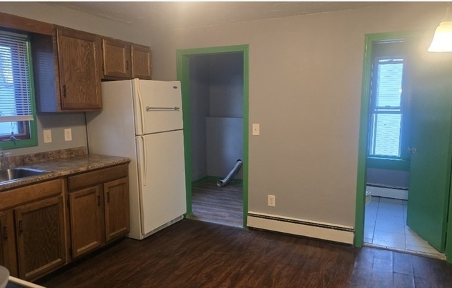 2 beds, 1 bath, 1,089 sqft, $1,900, Unit 28