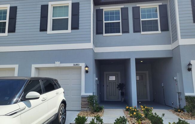 Available Now : Charming 3 Bed, 2 Bath Townhome in a Prime Location