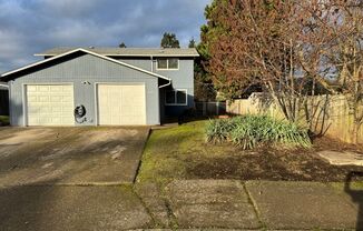 Updated 2 bedroom 1.5 bathroom duplex in Springfield!