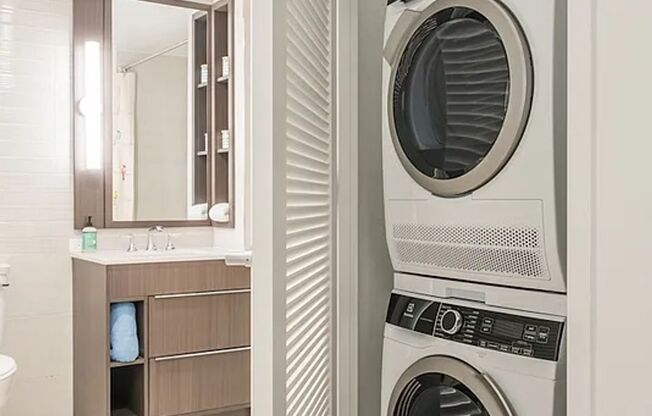 1 bed, 1 bath, $3,500, Unit 233