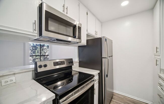 2 beds, 2 baths, 905 sqft, $1,948, Unit 103