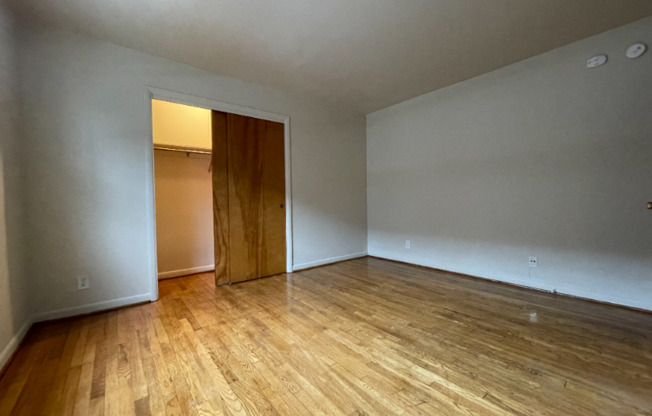 1500 KING AVE