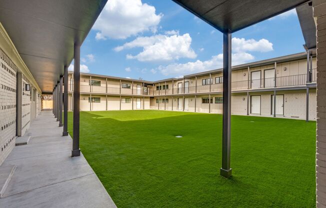 2 beds, 1 bath, 850 sqft, $1,425, Unit 115