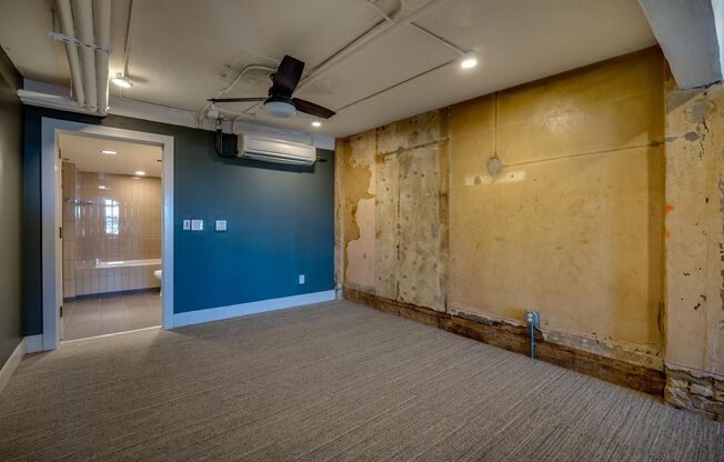 Studio, 1 bath, 640 sqft, $1,700, Unit STR 219 N ALAMO #403