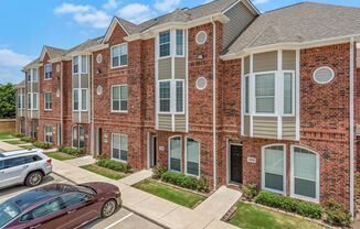 4bed/4.5 LakeRidge Townhome Available for Immediate Move in!