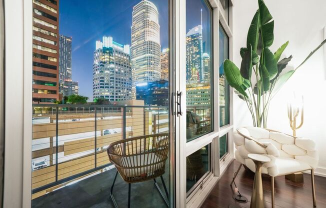 Don't miss out on your chance to Live at the Market Lofts!! Downtown LA view!!!