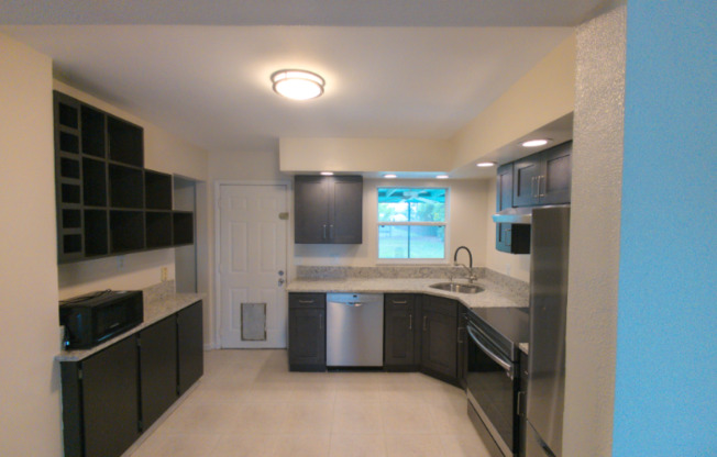 760 86 AVE N
