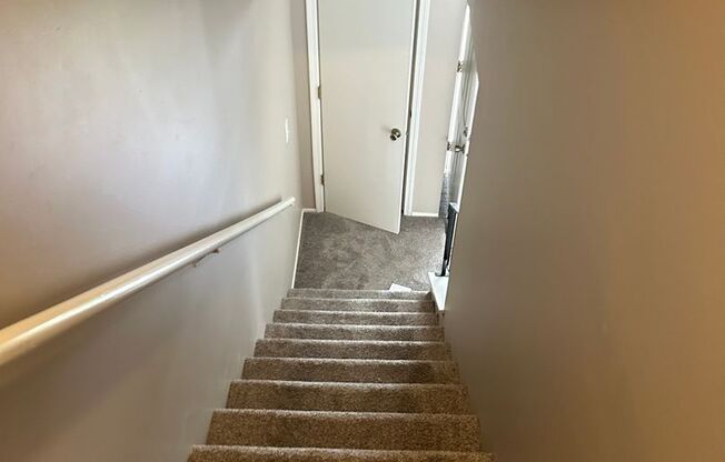 2 beds, 1 bath, 869 sqft, $1,139, Unit 12723T