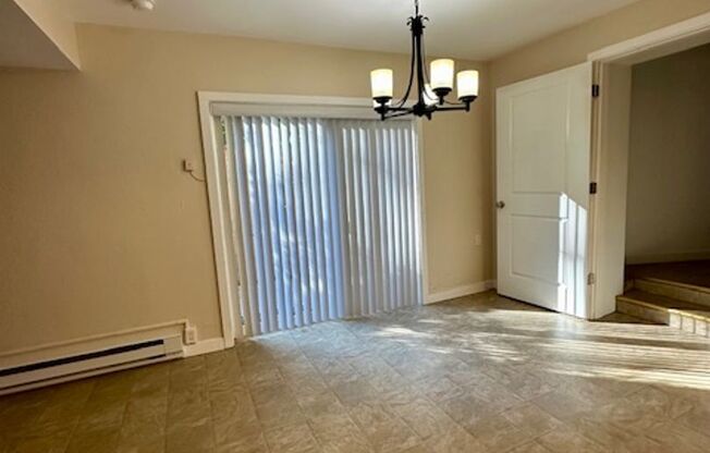 2 beds, 1 bath, 1,200 sqft, $1,500, Unit A