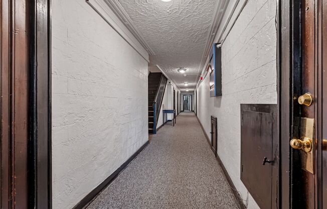 1 bed, 1 bath, 708 sqft, $1,340, Unit King Edward Annex 28