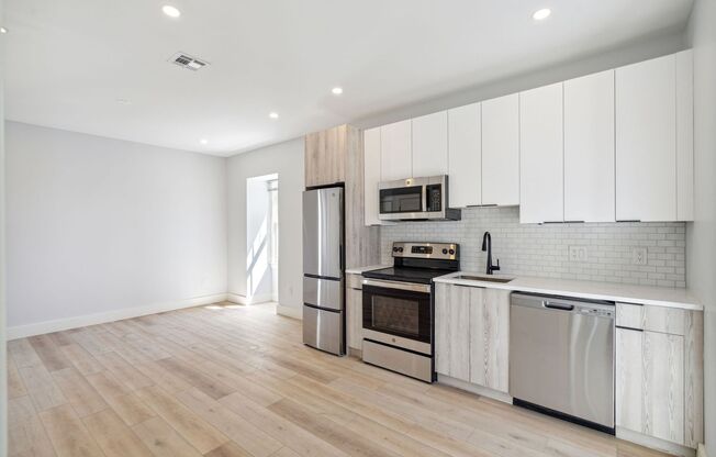 Studio, 1 bath, 400 sqft, $1,700, Unit 21
