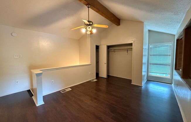 2 beds, 1.5 baths, $895, Unit APARTMENT 1305