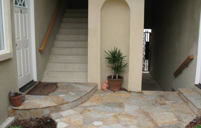 3632 E 2 SAINT LONG BCH