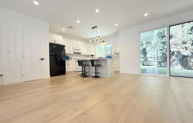 Beautifully Renovated 3-Bedroom Home in West Hills