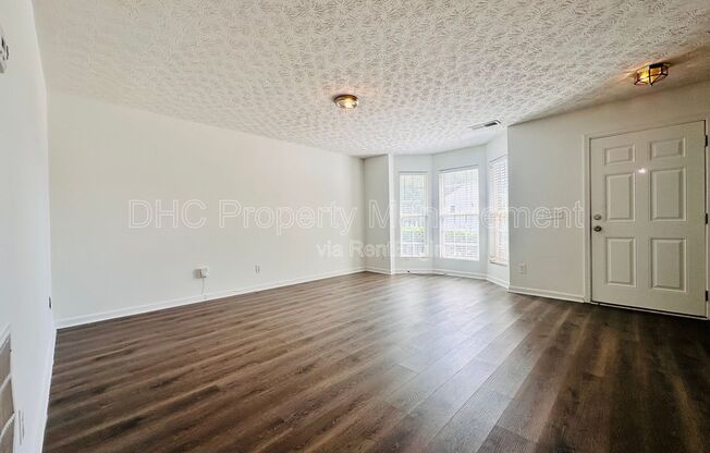 5607 STRATHMOOR MNR CIR