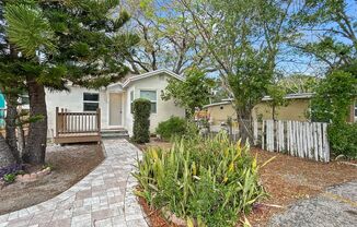 Beautifully Renovated 2 Bed/1 Bath Duplex – Move-In Ready in the Heart of Clearwater!