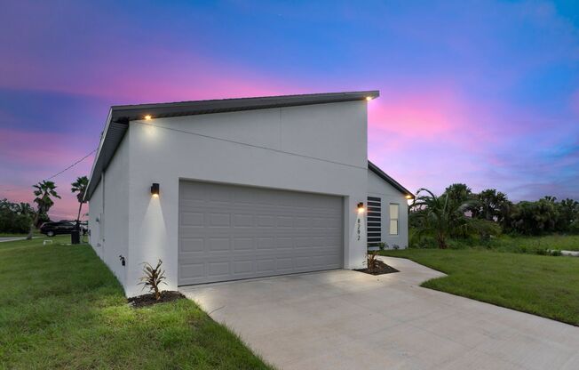 Deposit-Free! Modern, energy efficient home with ALL of the upgrades! North Port, FL