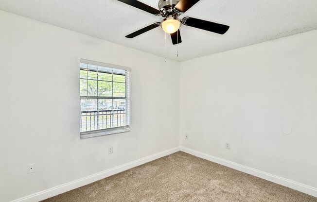 2 beds, 1 bath, 916 sqft, $1,415