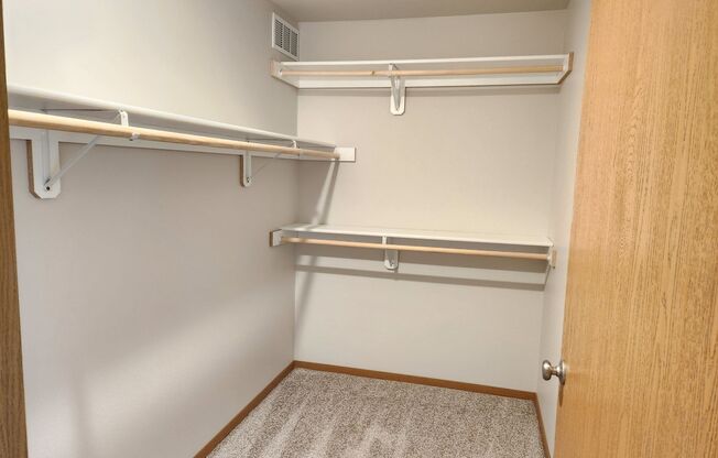 1 bed, 1 bath, 756 sqft, $1,195, Unit 3520 201