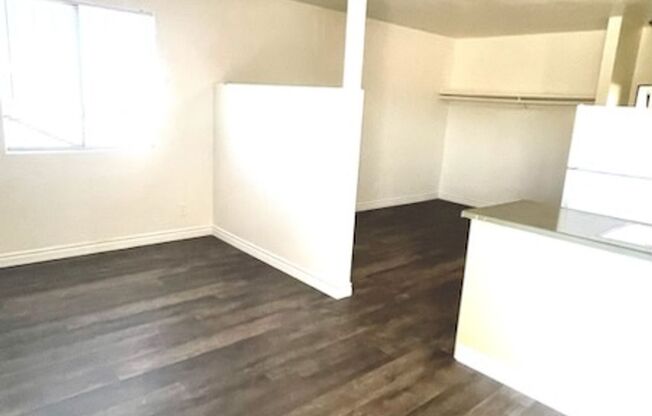 Newly Renovated & Bright Studio in Henderson - Utilities Included!