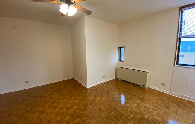 Studio, 1 bath, 300 sqft, $1,525, Unit 620-210