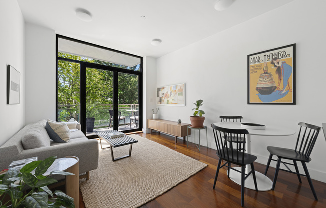 82 ADELPHI ST