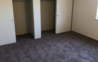 2 beds, 1 bath, $2,300, Unit 04