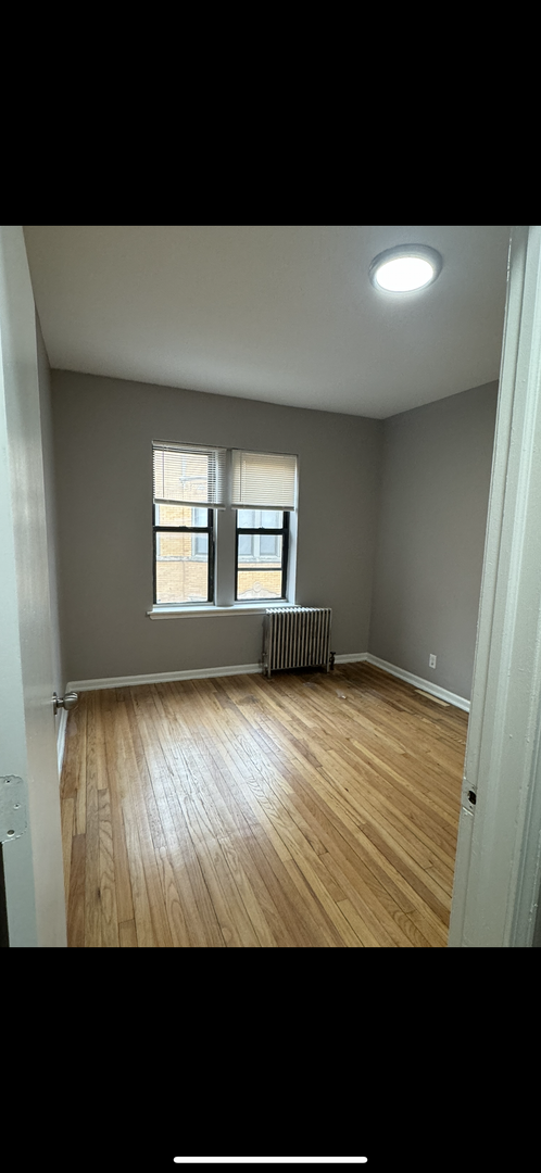 3 beds, 1 bath, $2,249, Unit 228-3E