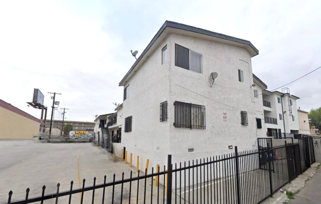 12722 S Figueroa Street