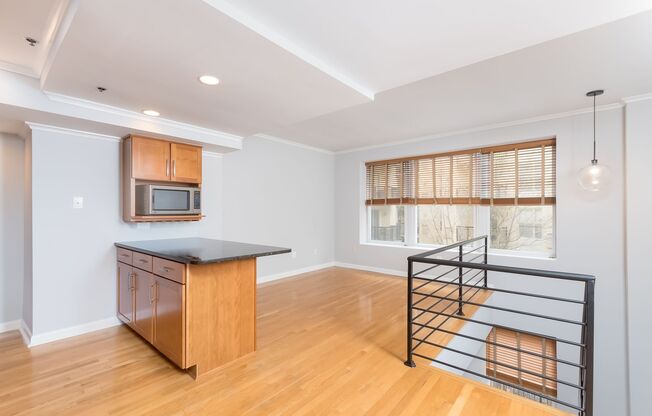 Bi-Level Logan Circle Condo | 2 Bed | 2 Bath | 900 Sf