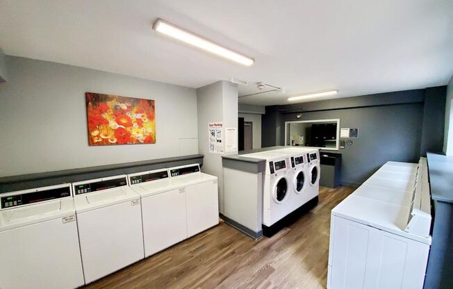 Welcome to 732 W. Bittersweet Pl.!!!