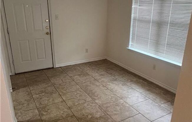 3 Bed, 3 Bath Duplex in College Station