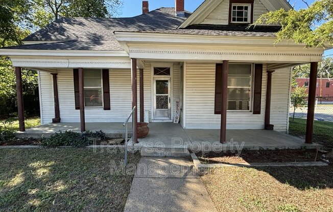 1900 S JENNINGS AVE