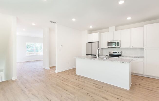 Newly Constructed 4/2.5 Minutes From Grant Park!