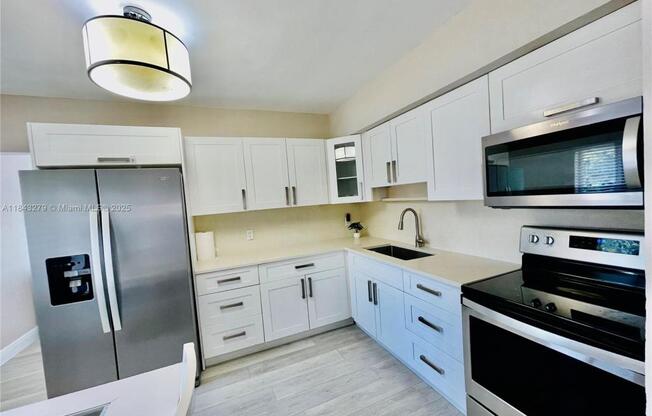 1002 S 27 AVE