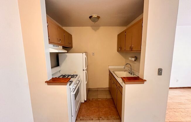 1 bed, 1 bath, $995, Unit 102