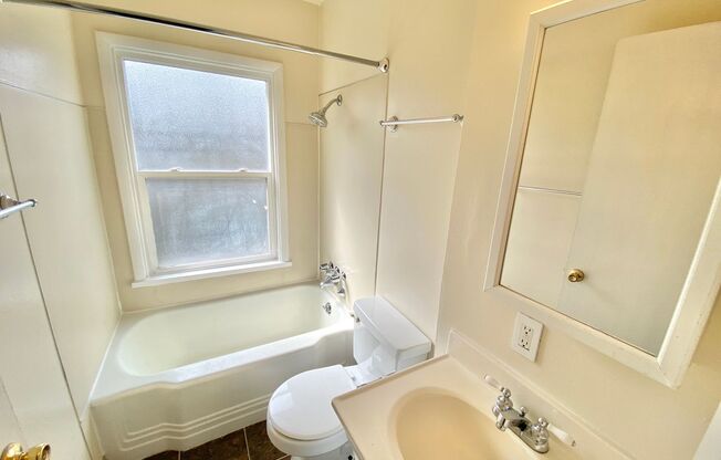 Studio, 1 bath, 390 sqft, $1,495, Unit 05