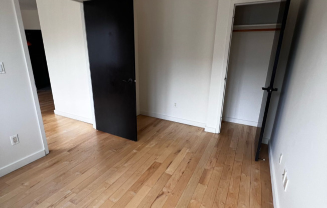 2 beds, 1 bath, 593 sqft, $3,200, Unit B8C