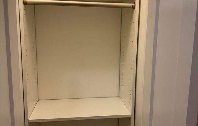 Studio, 1 bath, 9,999 sqft, $1,550, Unit 21-1