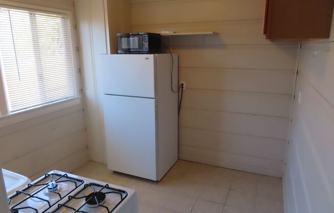 Studio, 1 bath, 400 sqft, $1,640, Unit 5