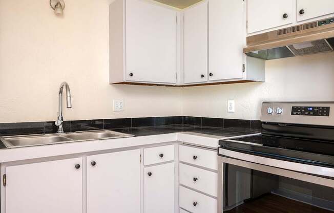 Pacific Village | Kitchen